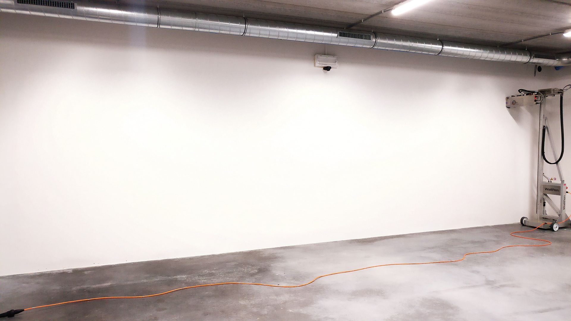 Vorher - Garage Panorama-Druck Leere Garagenwand vor Wanddruck Schweiz